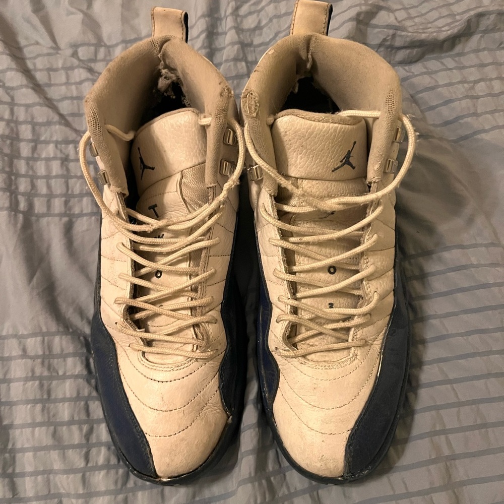 Jordan Men's Cream and Blue Sneakers